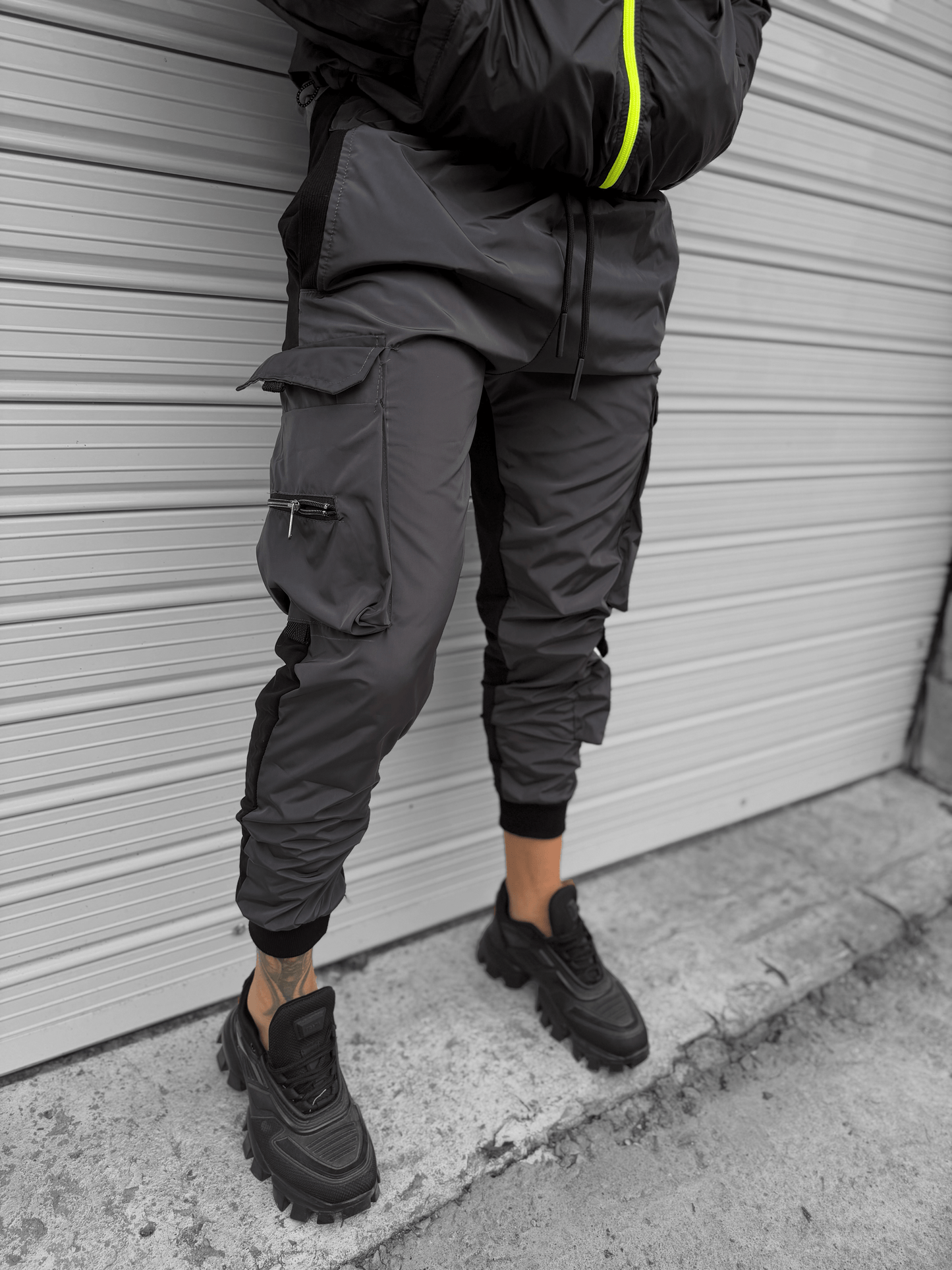 Тъмно Сив Панталон "𝐃𝐀𝐑𝐊 𝐆𝐑𝐄𝐘 𝐆𝐇𝐎𝐒𝐓"