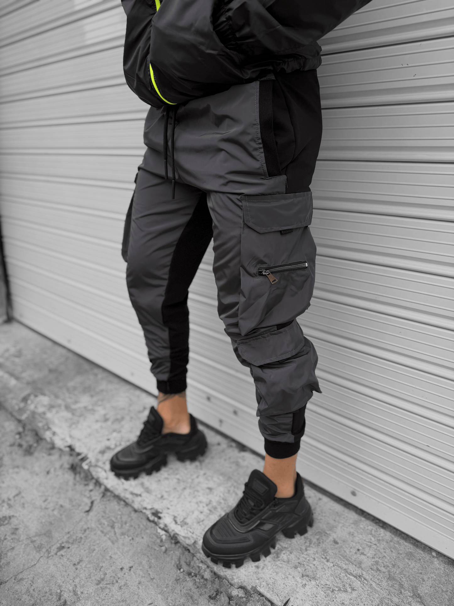 Тъмно Сив Панталон "𝐃𝐀𝐑𝐊 𝐆𝐑𝐄𝐘 𝐆𝐇𝐎𝐒𝐓"