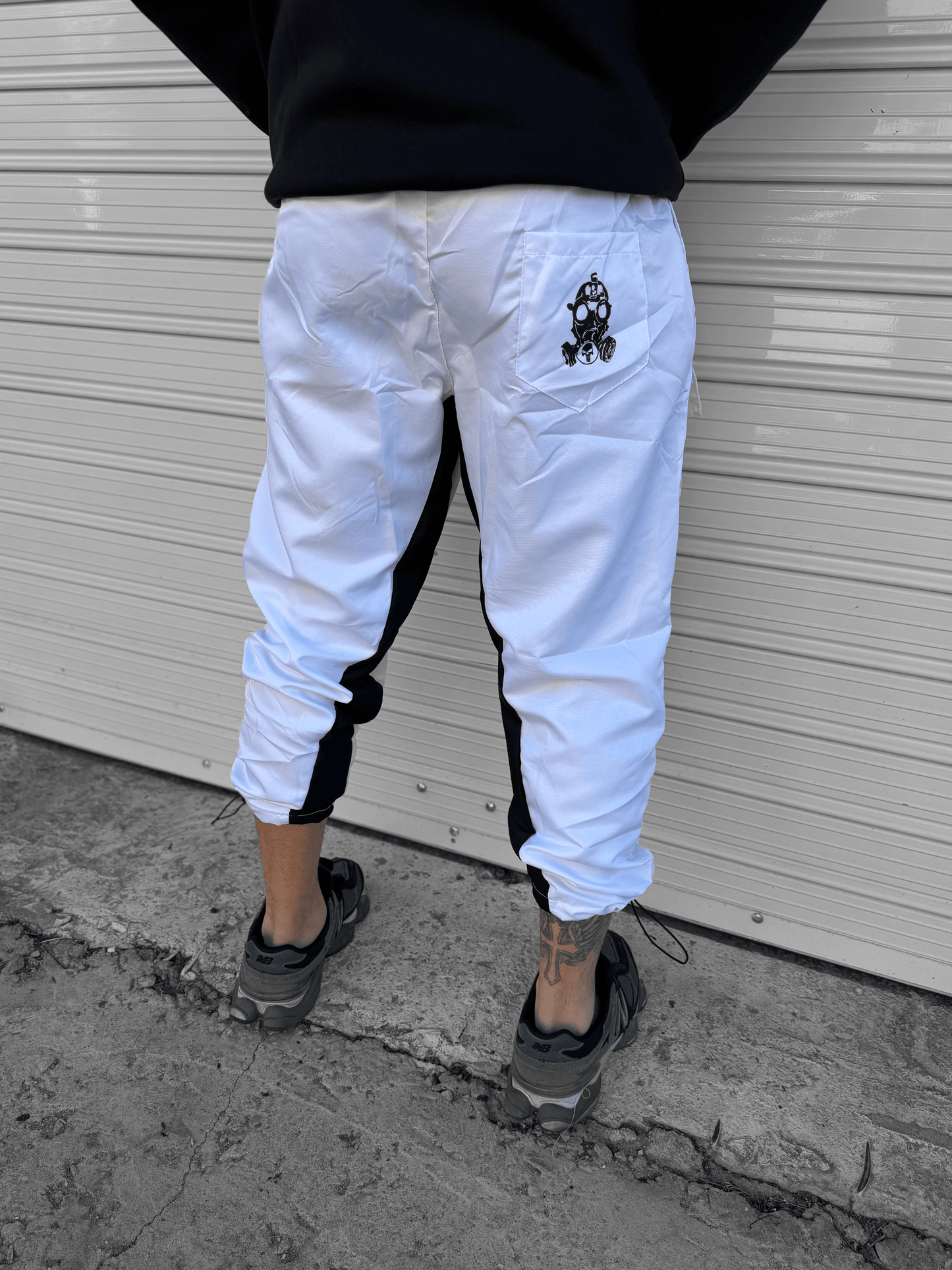 Бял Шушляков Панталон "𝐃𝐀𝐑𝐊 𝐒𝐐𝐔𝐀𝐃"